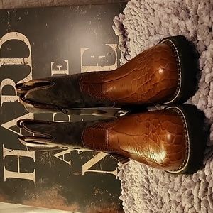 BRAND NEW Ariat Fatbaby Brown Gator foot with a Beautiful Dark Green Shaft